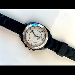 Coach Watch with black rubber strap. Water resistant. 36mm. 
Needs new battery.